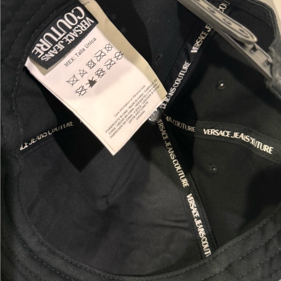 Versace Jeans Couture
Versace Jeans Couture Mid Visor Embroidered Cap - Picture 4 of 4